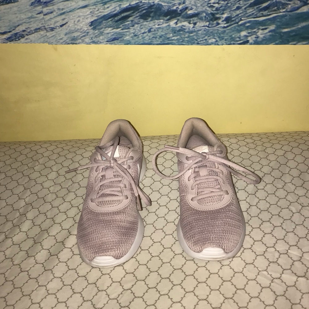 Nike tanjun running shoes